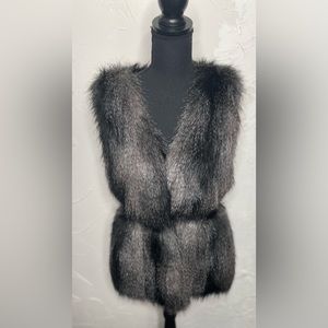 Women’s Faux fur single clasp vest
